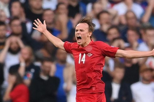 Cara Mencetak Gol via Tendangan Bebas ala Mikkel Damsgaard ke Gawang Inggris 