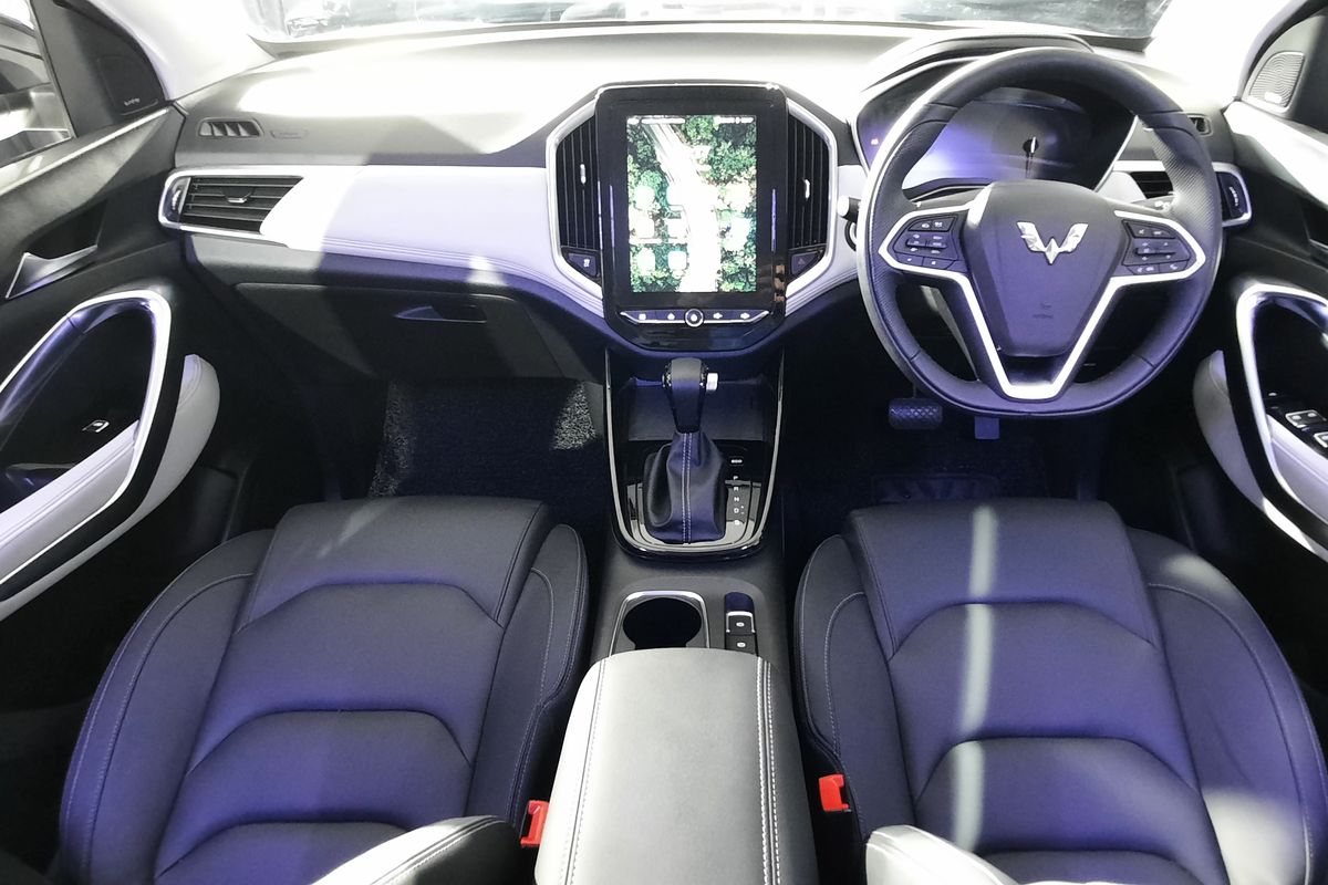 Interior Wuling Almaz RS