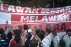 Relawan Jokowi-JK Tanda Tangani Spanduk 