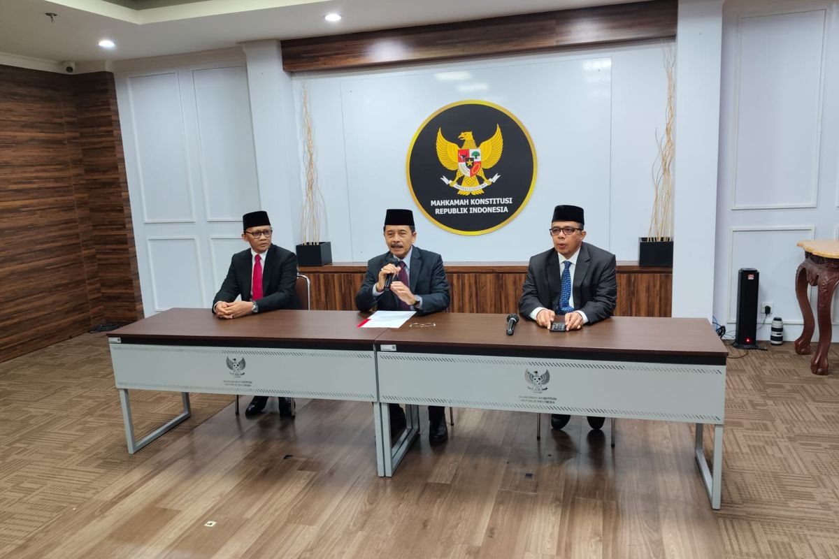 Masa Jabatan MKMK Diperpanjang hingga 31 Desember 2025, I Dewa Gede Palguna Ketua