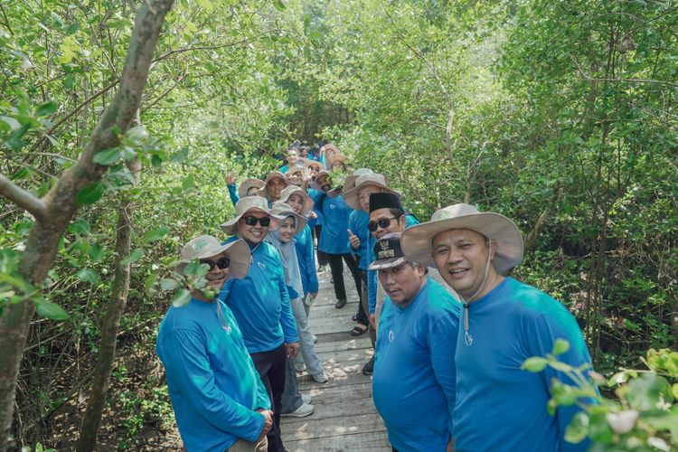 27 Pabrik Raksasa Turun Tangan Tanam 35.000 Mangrove di Muara Gembong