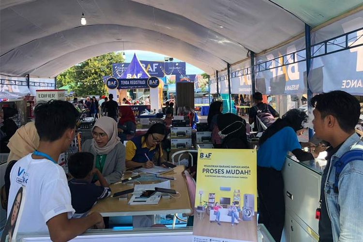 BAF menawarkan produk seperti Dana Syariah, motor yamaha, mobil baru, elektronik, gadget  dan furnitur, serta mesin pertanian.