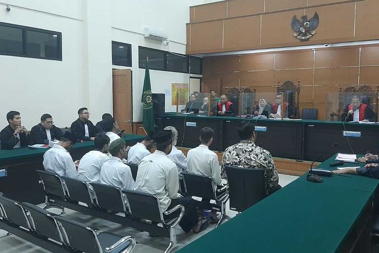 Delapan warga negara Iran saat menjalani sidang vonis di Pengadilan Negeri Serang pada 27 Oktober 2023 lalu. Kedelapannya divonis mati karena menyelundupkan sabu 319 kilogram ke Indonesia.