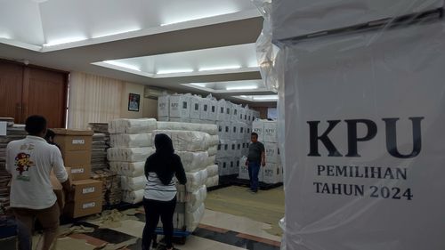 PPK Duren Sawit Terima Logistik Pilkada 2024 dari KPU Jakarta Timur