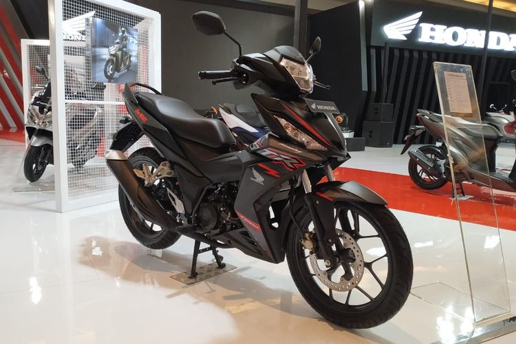 Jajaran motor bebek yang adad di Telkomsel IIMS 2019