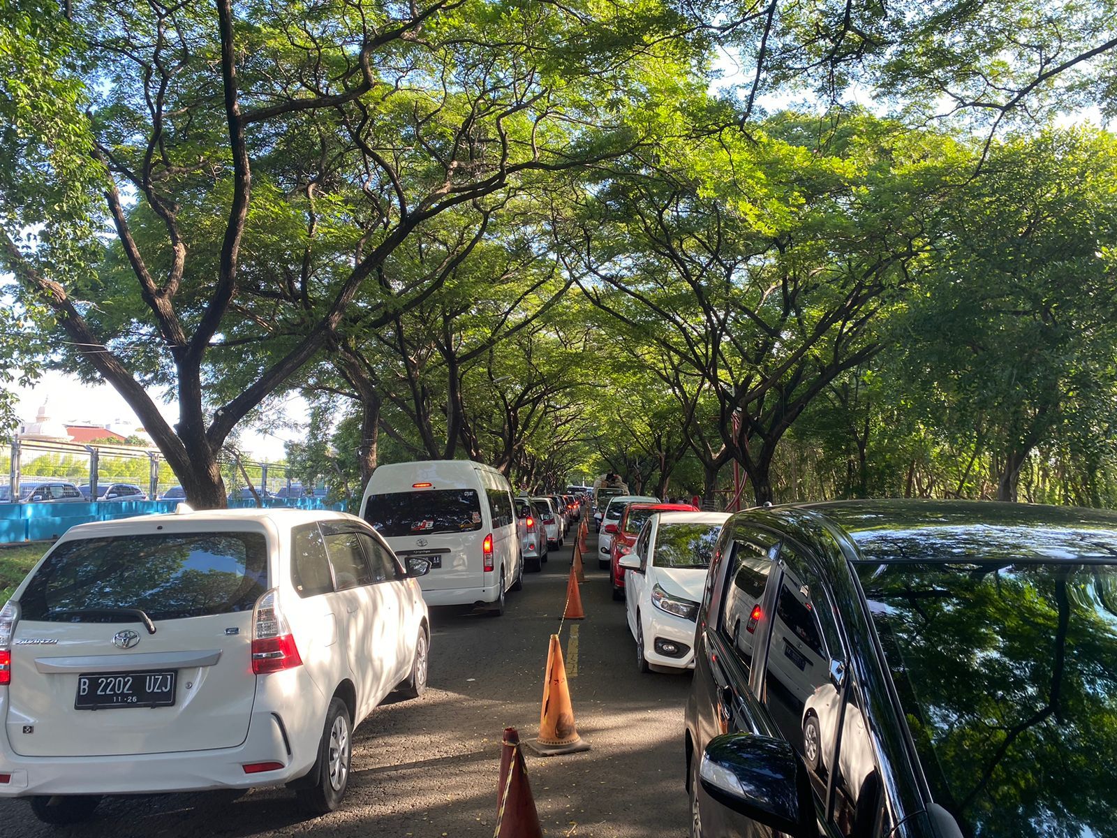 Parkiran di Pantai Ancol Penuh, Banyak Kendaraan Dialihkan ke Area Mal