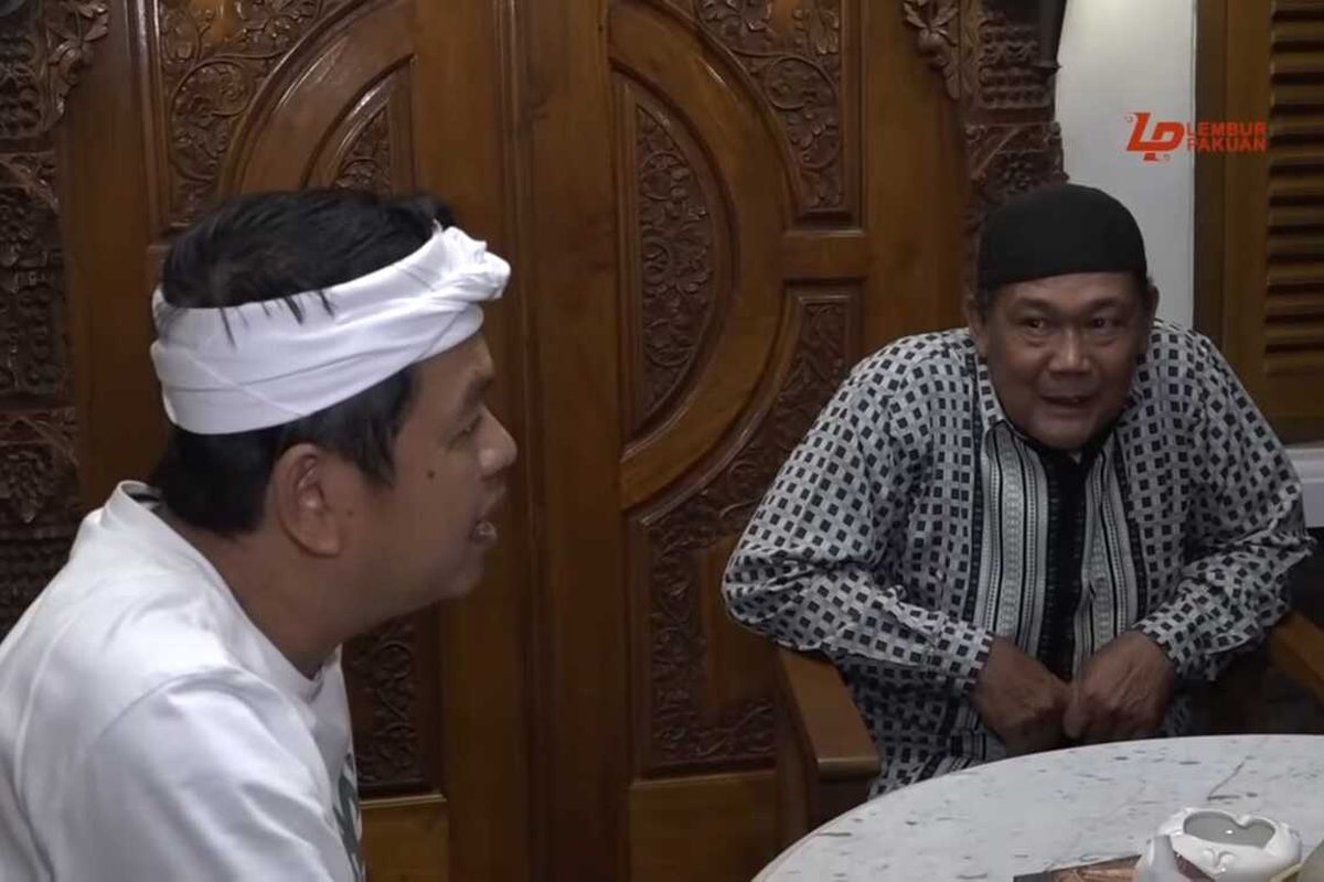 Abah Damiri (kanan) dan Dedi Mulyadi (kiri) saat mengunjungi Lembur Pakuan Subang baru-baru ini.
