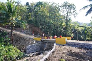 Keluarga Ini Bangun Jalan 2,5 Km dan 2 Jembatan untuk Warga Kebumen