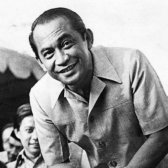 Ali Sadikin, Gubernur DKI Jakarta yang pernah melegalkan perjudian pada tahun 1966-1977.