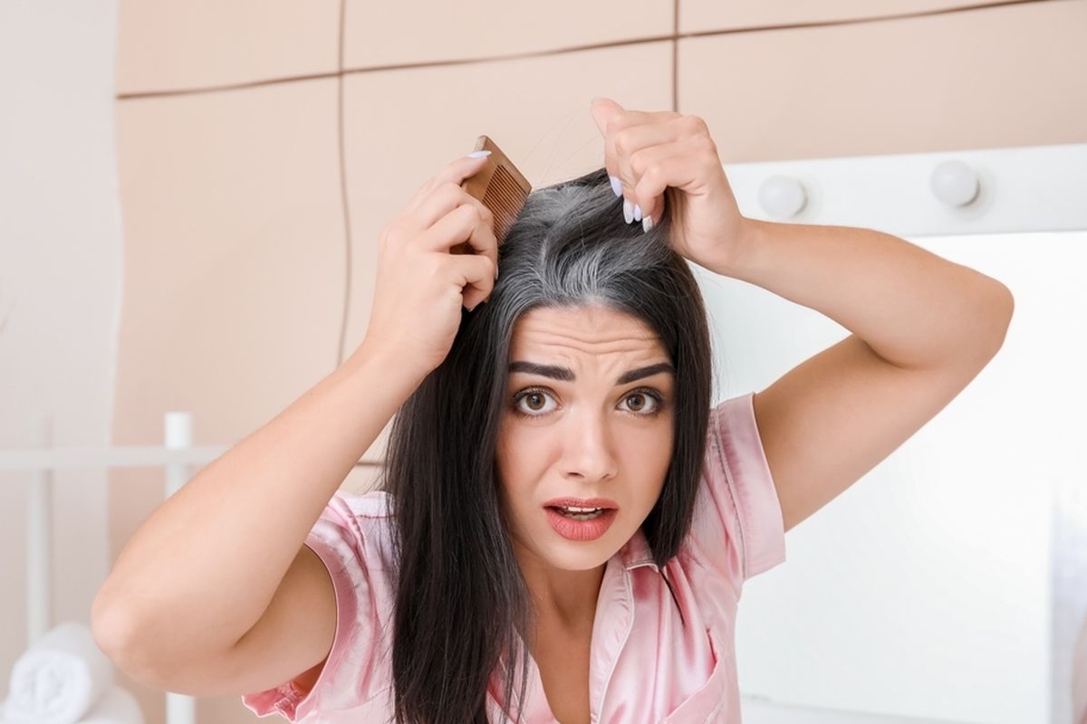 Mengetahui apakah benar uban yang dicabut tumbuh tambah banyak sangatlah penting karena akan memengaruhi kesehatan rambut.