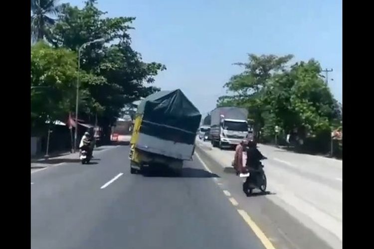 Video viral di media sosial, fenomena Truk Oleng