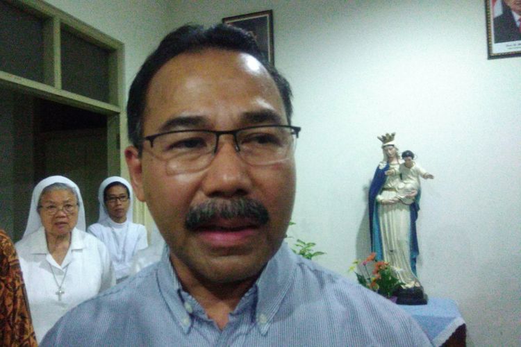 Uskup Agung Semarang Mgr. Robertus Rubyatmoko Pr saat ditemui di RS Pabti Rapih Yogyakarta