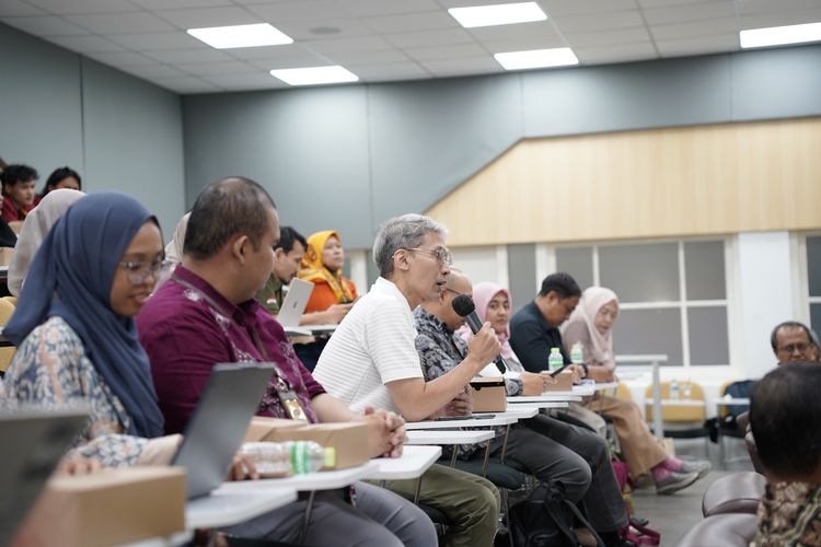 Dompet Dhuafa bersama Pusat Ekonomi dan Bisnis Syariah (PEBS) Fakultas Ekonomi dan Bisnis Universitas Indonesia (FEB UI) menggelar Diskusi Publik bertajuk ?Menimbang Komitmen dan Arah Kebijakan Penanggulangan Kemiskinan ke Depan? yang digelar di Auditorium MPKP FEB UI, Kampus UI Salemba, Jakarta, Selasa (14/10/2025).