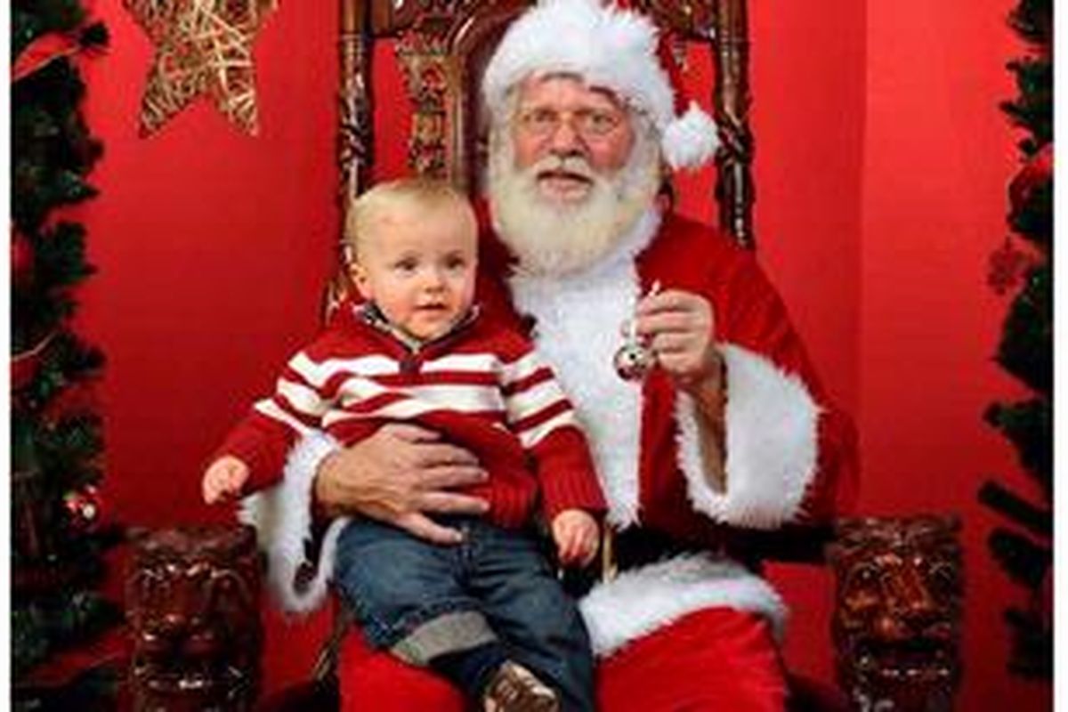 Gimana ya cara menjelaskan keberadaan Santa Klaus pada anak