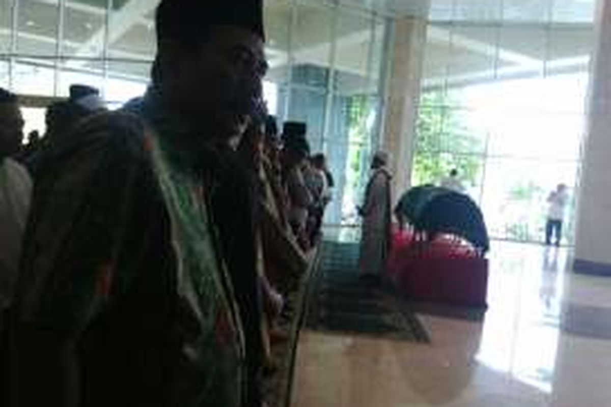Jenazah Anggota DPRD Fraksi Partai Hanura, Zainudin saat pelepasan di Gedung DPRD DKI Jakarta, Minggu (24/7/2016).