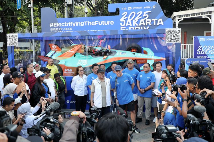 Dua pekan jelang mendukung penyelenggaraan Jakarta E Prix 2025 alias Formula E Jakarta pada 21 Juni mendatang, sejumlah persiapan telah dilakukan. Salah satunya dari penjualan tiket yang sudah mendekati target.