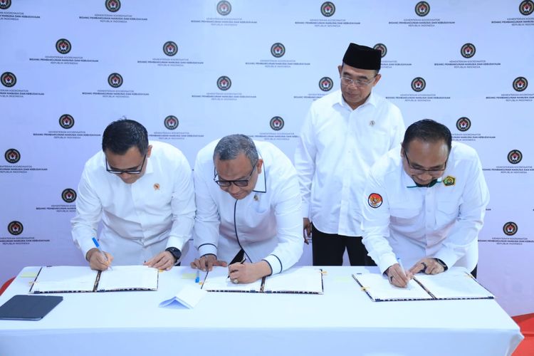 Tiga menteri menandatangani keputusan bersama yang menyoal libur nasional dan cuti bersama pada 2025.