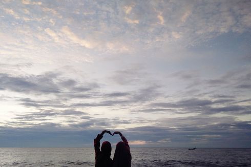 Berburu Senja di Pantai Ungu...