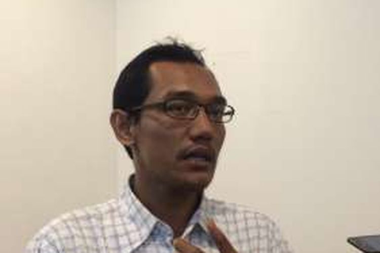 Direktur Eksekutif Human Rights Working Group (HRWG), Muhammad Hafiz usai konferensi pers di bilangan Cikini, Jakarta, Senin (26/9/2016).