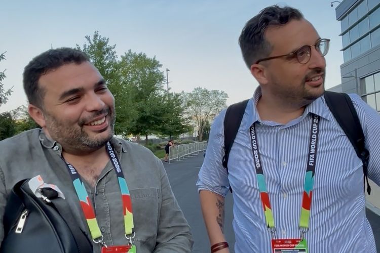 Wartawan Maroko Ahmed Talal dan Nasreddine Nasri berbicara kepada KOMPAS.com di Stadion Boston, Rabu (8/7/2026).