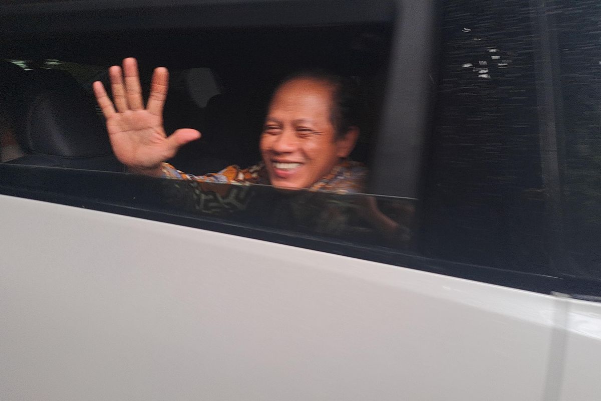 Menteri LH Hanif Faisol usai rapat di kediaman Presiden Prabowo Subianto di Hambalang, Jawa Barat, Jumat (31/1/2025). 