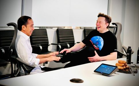 President Jokowi Meets Elon Musk at SpaceX Facility