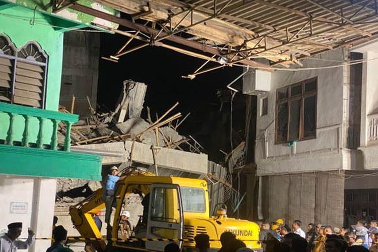 Evakuasi Dramatis Musala Ambruk Ponpes Al Khoziny Sidoarjo, Ekskavator Dikerahkan Selamatkan Santri