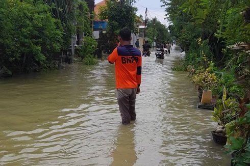 Tanggul Jebol, Ratusan Rumah Warga di Lamongan Terendam Banjir