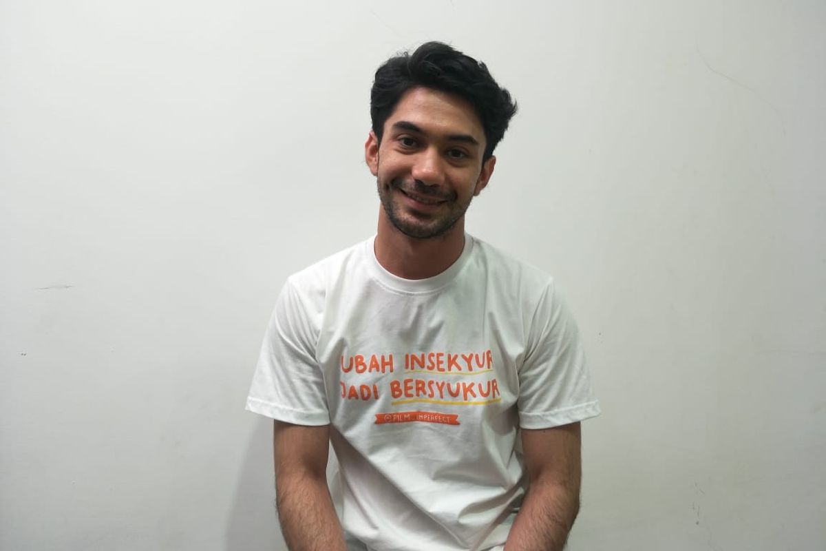 Reza Rahadian dalam jumpa pers peluncuran trailer film Imperfect di kantor Starvision, Cempaka Putih, Jakarta Pusat, Jumat (8/11/2019).