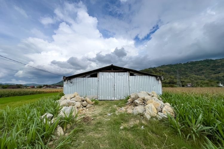 Bangunan yang Jadi Polsek Wanirejo dalam Film Abadi Nan Jaya. Lokasinya ada di Padukuhan Jombor, Kalurahan Srimulyo, Kecamatan Piyungan, Bantul, Yogyakarta, Rabu (29/10/2025).