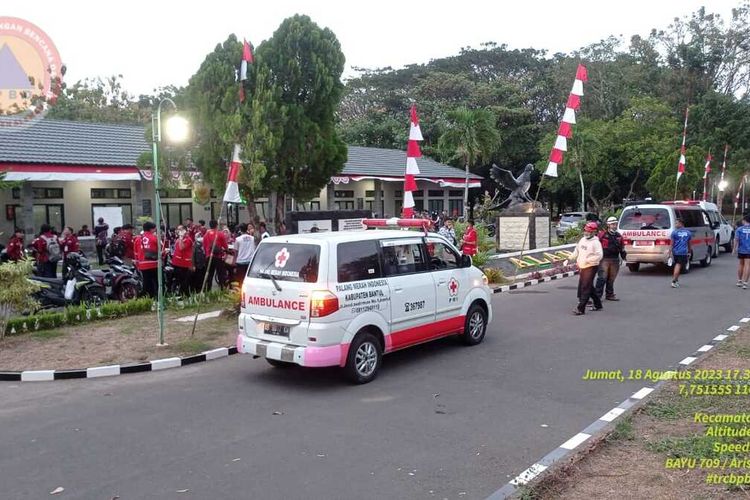 Mobil ambulan saat berada di lokasi mahasiswa UPN Veteran Yogyakarta diduga mengalami keracunan saat mengikuti kegiatan outbound. (Foto dokumentasi TRC BPBD Sleman).