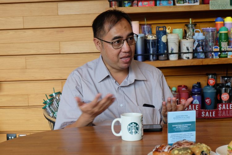 Public Relations Communications & CSR Division Manager PT Sari Coffee Indonesia (Starbucks Indonesia) Kiki Rizki menceritakan perjalanan Starbucks Signing Store Tata Puri, mulai dari perencanaan hingga seperti saat ini. 