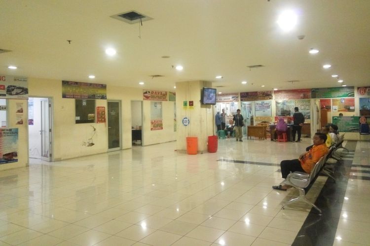 Suasana di loket bus Terminal Pulogebang pada Selasa (22/5/2018).