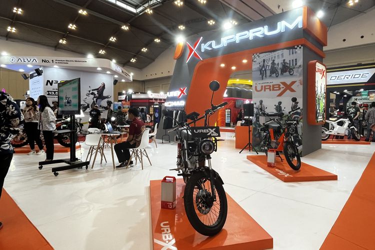 Kupprum, merek motor listrik pendatang baru asal Surabaya, Jawa Timur, ikut serta meramaikan pameran Indonesia Motorcycle Show (IMOS) 2025.