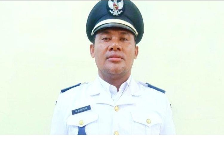 Mahdum, Kepala Desa Ciririp, Kecamatan Sukasari, Kabupaten Purwakarta, yang dijuluki Kades Sultan oleh warganya. 