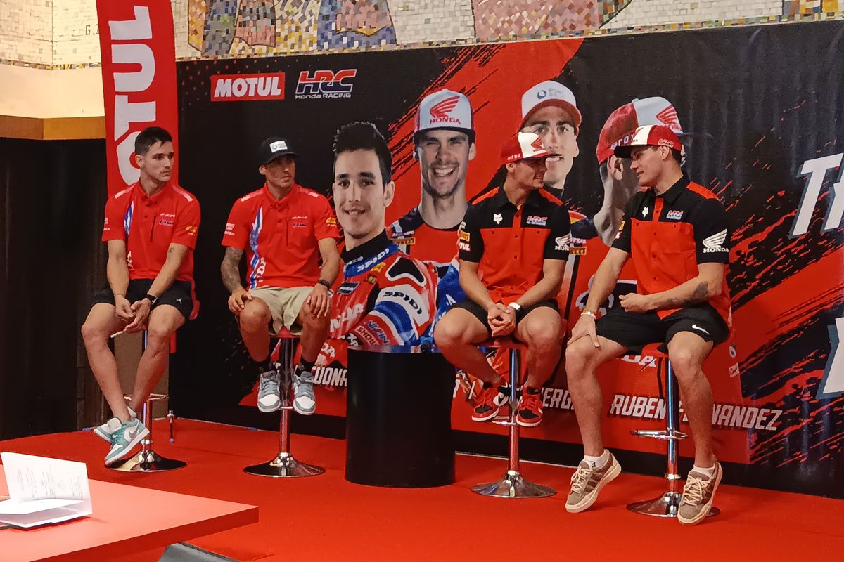 Empat pebalap HRC yakni Iker Lecuona, Xavi Vierge, Tim Gajser dan Rubén Fernandez yang datang ke Indonesia bersama Motul