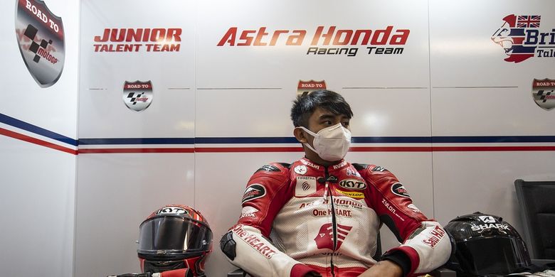 Pebalap muda asal Indonesia, Mario Suryo Aji, tampil di FIM CEV Moto3 2021 bersama Astra Honda Racing Team.