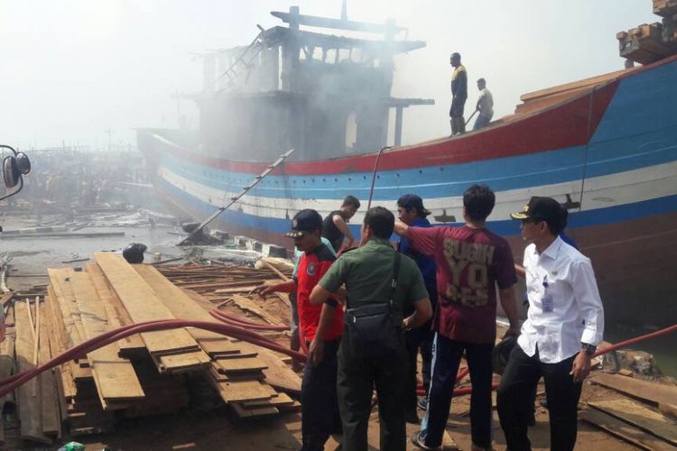 5 kapal terbakar di Pelabuhan Juwana, Rabu (14/6/2017)