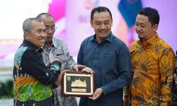 Terima Kunjungan Komisi V DPR, Gubernur Syamsuar Paparkan Persoalan Infrastruktur di Riau