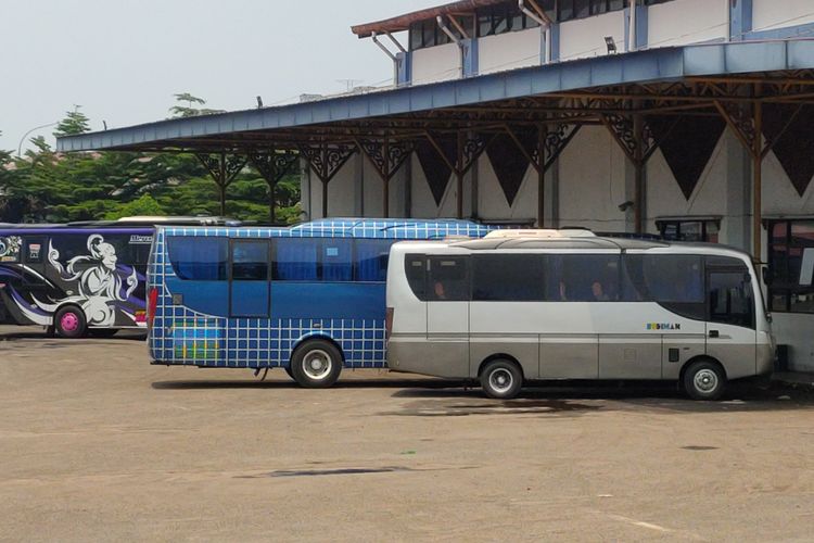 Terminal Jatijajar ,Depok saat musim mudik Lebaran 2024