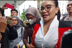 Unggahan MK tentang Gugatan Ariel dll Diserbu Akun Komentari Nikita Mirzani