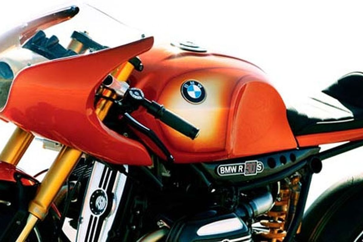 Concept Ninety dibuat memperingati ultah BMW Motorrad ke 90 tahun ini.