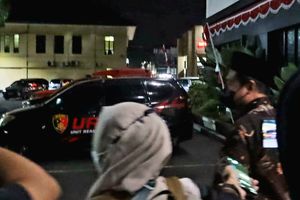 Tak Cuma Warek III, Warek I Unsoed Juga Dibawa KPK ke Jakarta Usai Diperiksa di Mapolres Banyumas