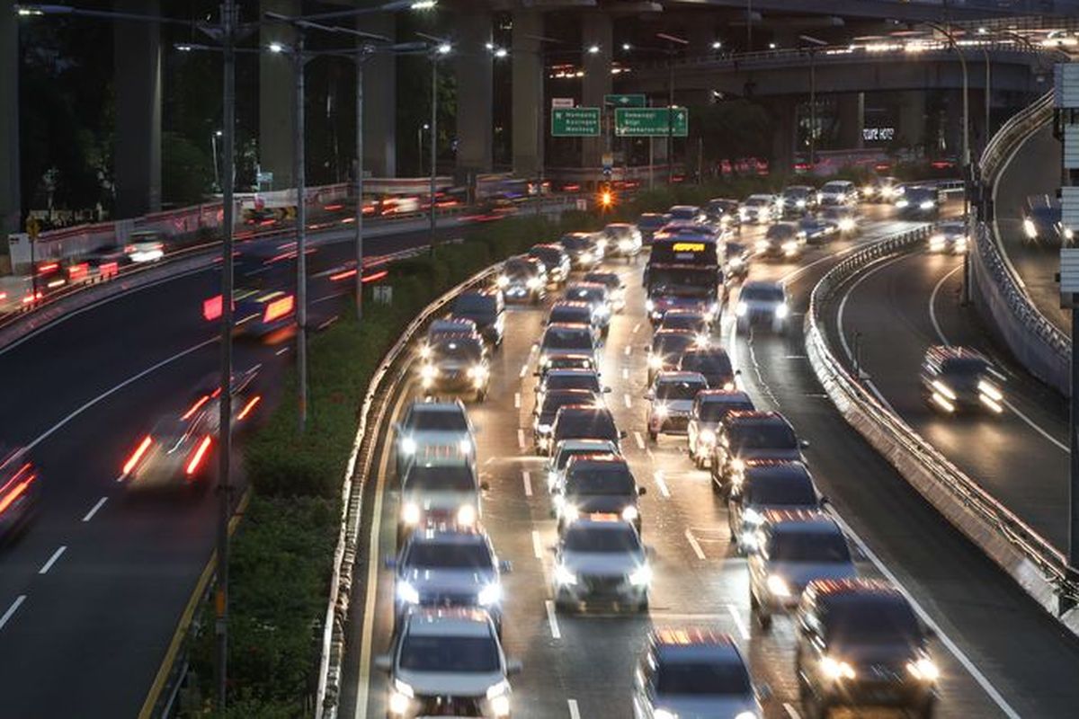Ilustrasi. Inilah tarif tol Jakarta - Surabaya terbaru 2022 untuk semua jenis kendaraan.
