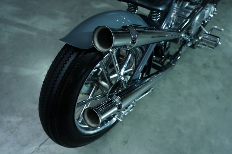 Motor custom Suzuki Thunder 250 bergaya chopper garapan Spring Legacy