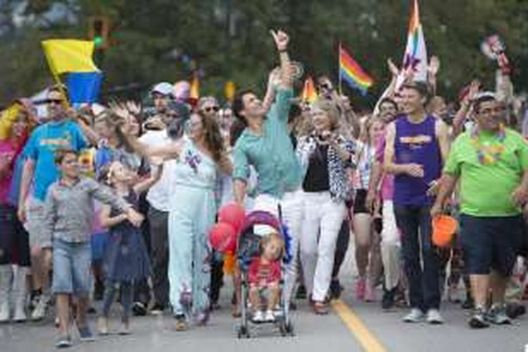 Perdana Menteri Justin Trudeau saat mengikuti karnaval kaum gay di Vancouver, Kanada, bersama istri dan tiga anaknya, 31 Juli 2016. 
