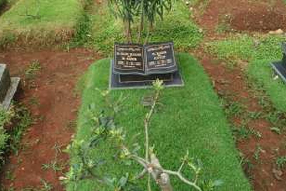 Salah satu makam tumpang di TPU Karet Bivak, Tanah Abang, Jakarta Pusat. Foto diambil Senin (25/7/2016).