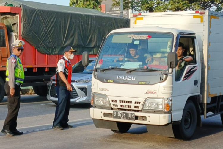 Pembatasan operasional angkutan barang di Jalur Pantura Kendal mulia jam 6:00 sampai 8:00 WIB