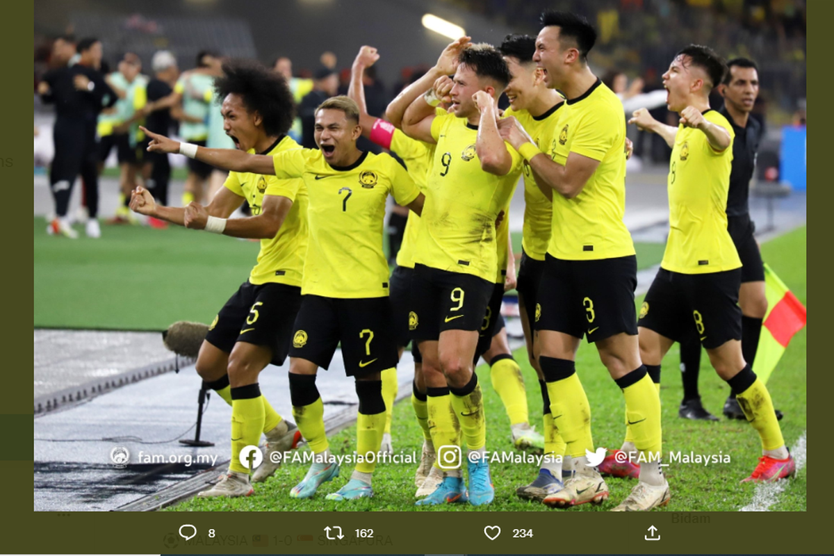 Tangkapan layar Twitter @FAM_Malaysia yang menangkap momen perayaan gol timnas Malaysia ke gawang Singapura. Laga Malaysia vs Singapura dalam matchday terakhir Grup B Piala AFF 2022 berlangsung di Stadion Bukit Jalil, Kuala Lumpur, pada Selasa (3/1/2023) malam WIB. Selanjutnya, Malaysia akan melawan Thailand pada leg pertama semifinal Piala AFF 2022 hari ini, Sabtu (7/1/2023).