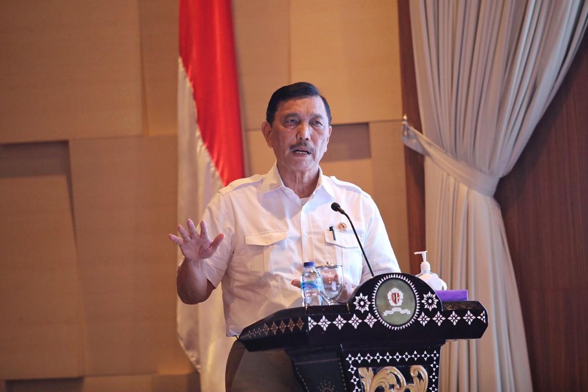 Menko Bidang Kemaritiman dan Investasi Luhut Binsar Pandjaitan memberikan kuliah umum kepada ratusan perwira TNI, di Jakarta, Rabu (8/7/2020).